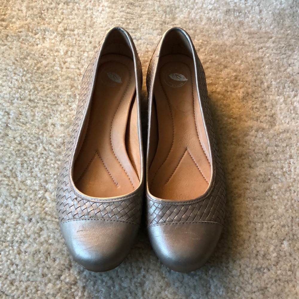 Nurture beige/champagne flats